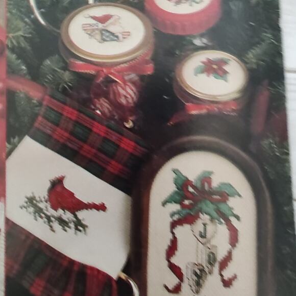 Leisure Arts Lots of Christmas Cross Stitch Patterns Snowman, Santa, Elf, Angel - Picture 8 of 9